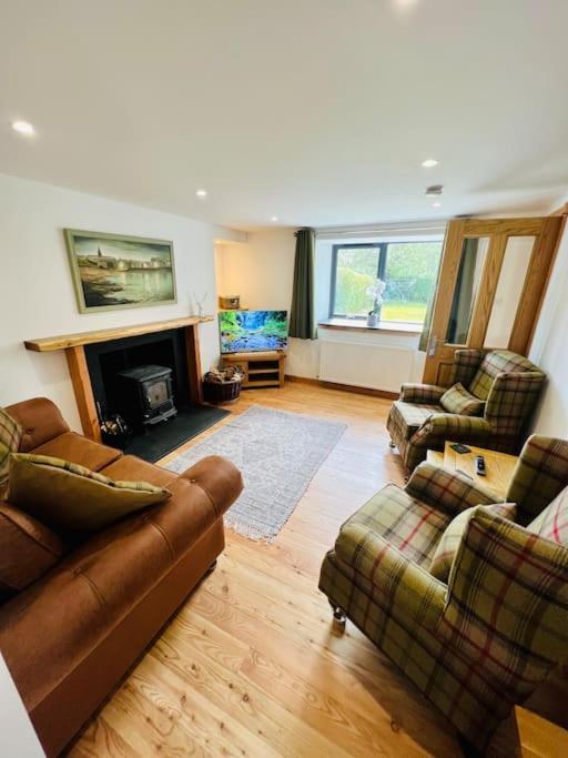 Barty'S Bothy Villa Contin Exterior photo